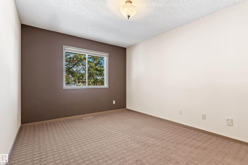 205 Oeming Road, Edmonton, AB - Indoor Photo Showing Other Room