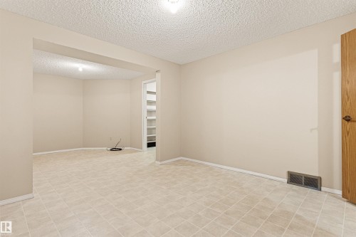 205 Oeming Road, Edmonton, AB - Indoor Photo Showing Other Room