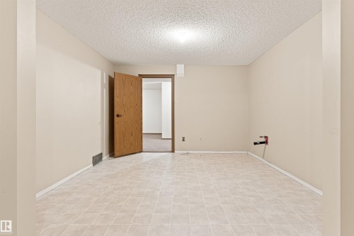 205 Oeming Road, Edmonton, AB - Indoor Photo Showing Other Room