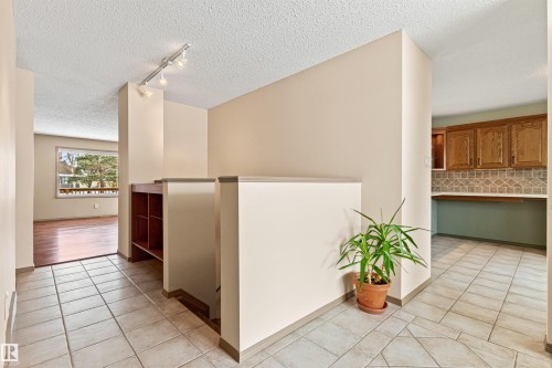 205 Oeming Road, Edmonton, AB - Indoor