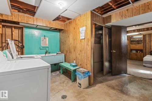 160 Clareview Road, Edmonton, AB - Indoor Photo Showing Laundry Room
