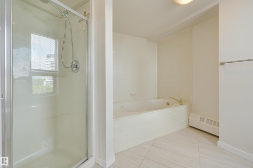 1003 12319 Jasper Avenue, Edmonton, AB - Indoor Photo Showing Bathroom