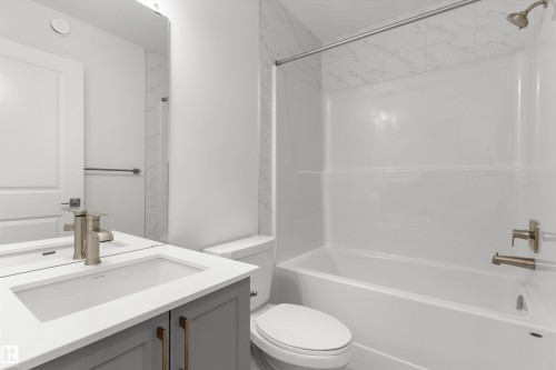 19127 20 Avenue, Edmonton, AB - Indoor Photo Showing Bathroom