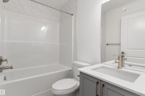 19127 20 Avenue, Edmonton, AB - Indoor Photo Showing Bathroom