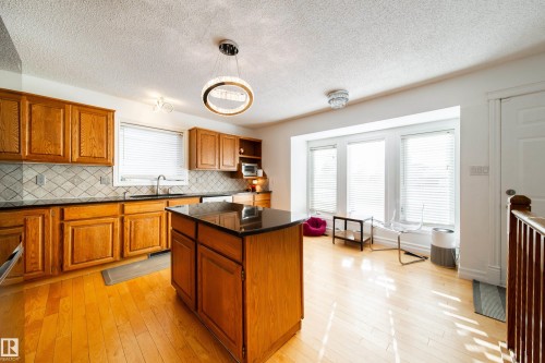 18007 57 Avenue, Edmonton, AB - Indoor Photo Showing Kitchen