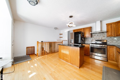 18007 57 Avenue, Edmonton, AB - Indoor Photo Showing Kitchen