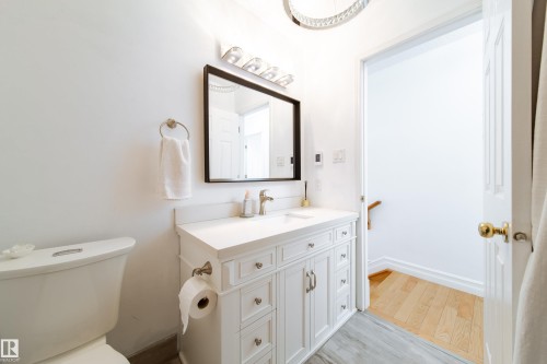 18007 57 Avenue, Edmonton, AB - Indoor Photo Showing Bathroom