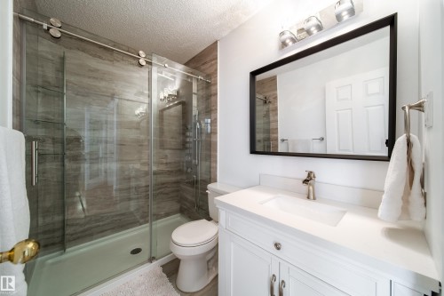 18007 57 Avenue, Edmonton, AB - Indoor Photo Showing Bathroom