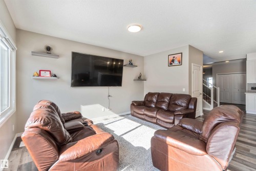 435 41 Avenue, Edmonton, AB - Indoor Photo Showing Living Room