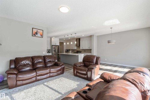 435 41 Avenue, Edmonton, AB - Indoor Photo Showing Living Room