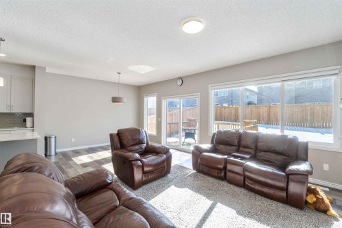 435 41 Avenue, Edmonton, AB - Indoor Photo Showing Living Room