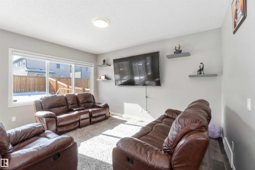435 41 Avenue, Edmonton, AB - Indoor Photo Showing Living Room