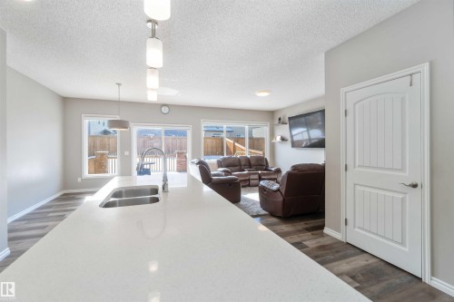 435 41 Avenue, Edmonton, AB - Indoor Photo Showing Kitchen With Double Sink