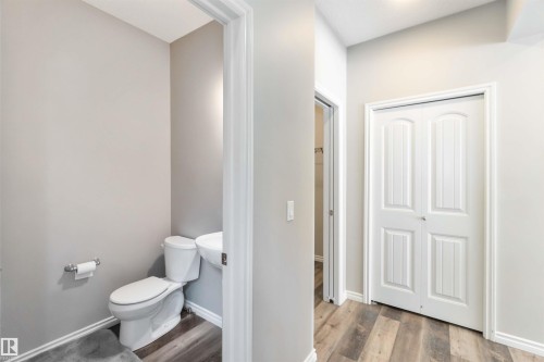 435 41 Avenue, Edmonton, AB - Indoor Photo Showing Bathroom