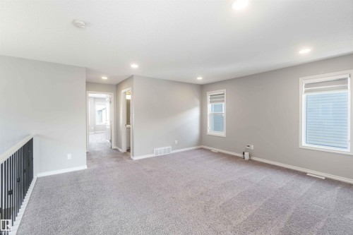 435 41 Avenue, Edmonton, AB - Indoor Photo Showing Other Room