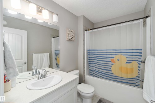435 41 Avenue, Edmonton, AB - Indoor Photo Showing Bathroom