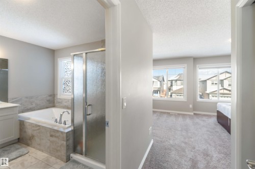 435 41 Avenue, Edmonton, AB - Indoor Photo Showing Bathroom