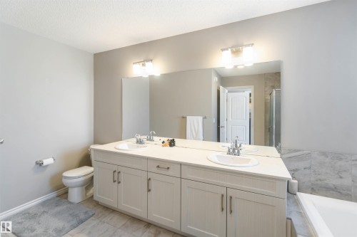 435 41 Avenue, Edmonton, AB - Indoor Photo Showing Bathroom