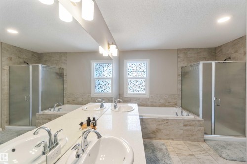 435 41 Avenue, Edmonton, AB - Indoor Photo Showing Bathroom