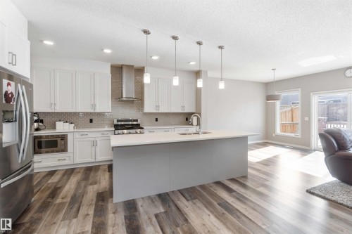435 41 Avenue, Edmonton, AB - Indoor Photo Showing Kitchen With Upgraded Kitchen
