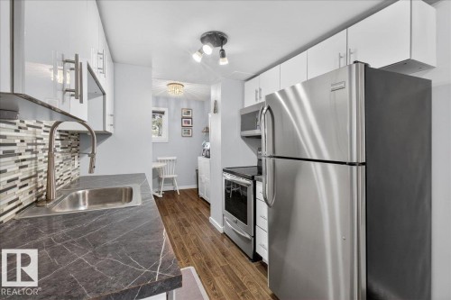474 Abbottsfield Road, Edmonton, AB - Indoor Photo Showing Kitchen