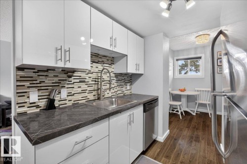 474 Abbottsfield Road, Edmonton, AB - Indoor Photo Showing Kitchen With Upgraded Kitchen