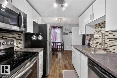 474 Abbottsfield Road, Edmonton, AB - Indoor Photo Showing Kitchen
