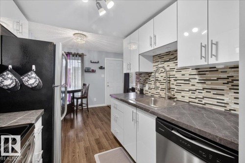474 Abbottsfield Road, Edmonton, AB - Indoor Photo Showing Kitchen With Upgraded Kitchen
