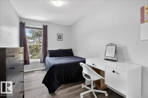 474 Abbottsfield Road, Edmonton, AB - Indoor Photo Showing Bedroom