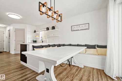 8318 Shaske Crescent, Edmonton, AB - Indoor Photo Showing Dining Room