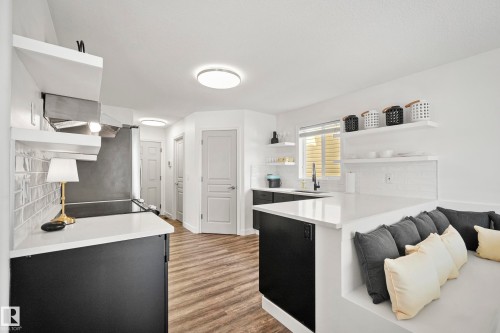 8318 Shaske Crescent, Edmonton, AB - Indoor Photo Showing Kitchen
