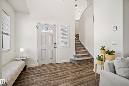 8318 Shaske Crescent, Edmonton, AB - Indoor