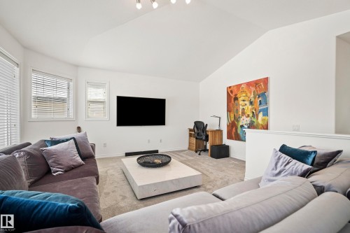 8318 Shaske Crescent, Edmonton, AB - Indoor Photo Showing Living Room