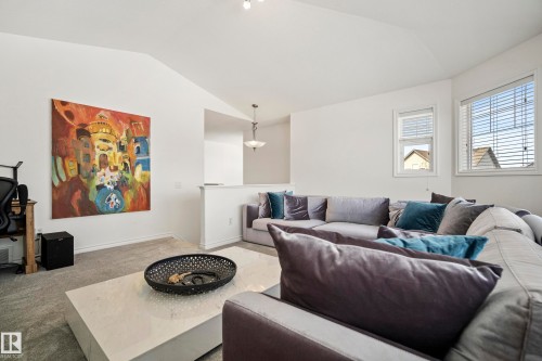 8318 Shaske Crescent, Edmonton, AB - Indoor Photo Showing Living Room