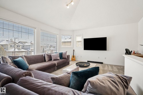 8318 Shaske Crescent, Edmonton, AB - Indoor Photo Showing Living Room
