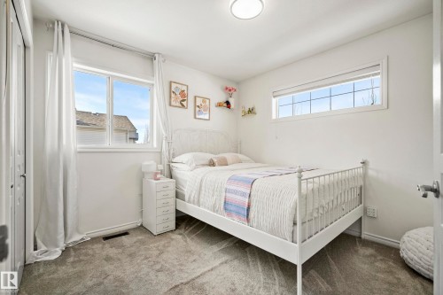 8318 Shaske Crescent, Edmonton, AB - Indoor Photo Showing Bedroom