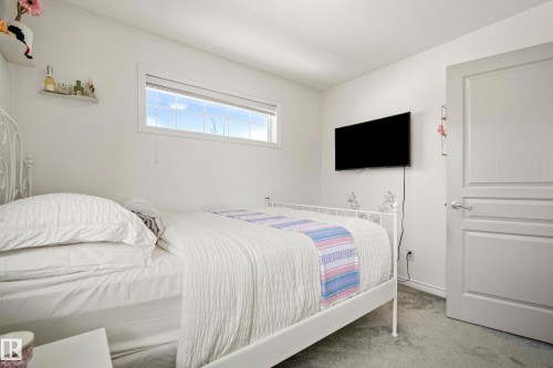 8318 Shaske Crescent, Edmonton, AB - Indoor Photo Showing Bedroom