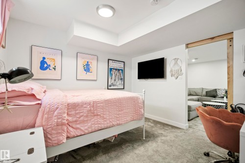 8318 Shaske Crescent, Edmonton, AB - Indoor Photo Showing Bedroom