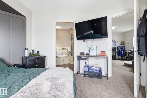 2916 31 Street, Edmonton, AB - Indoor Photo Showing Bedroom