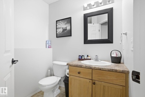 2916 31 Street, Edmonton, AB - Indoor Photo Showing Bathroom