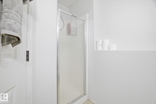 2916 31 Street, Edmonton, AB - Indoor Photo Showing Bathroom