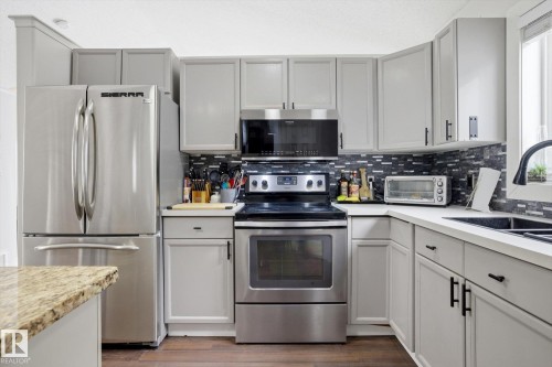 2916 31 Street, Edmonton, AB - Indoor Photo Showing Kitchen With Stainless Steel Kitchen