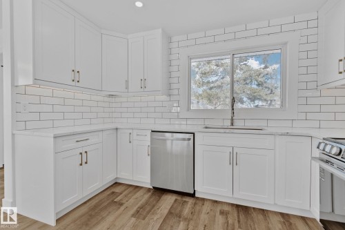 26 Alcott Crescent, St. Albert, AB - Indoor Photo Showing Kitchen