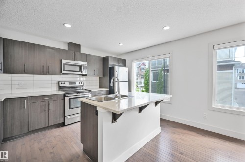35 2922 Maple Way, Edmonton, AB - Indoor Photo Showing Kitchen With Stainless Steel Kitchen With Upgraded Kitchen