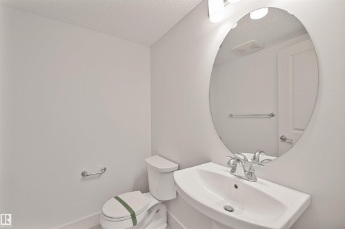 35 2922 Maple Way, Edmonton, AB - Indoor Photo Showing Bathroom