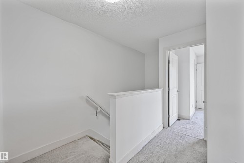 35 2922 Maple Way, Edmonton, AB - Indoor Photo Showing Other Room