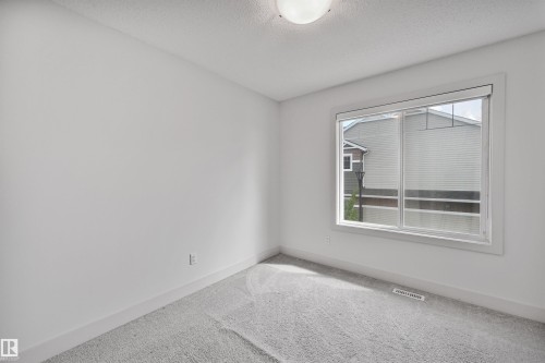 35 2922 Maple Way, Edmonton, AB - Indoor Photo Showing Other Room