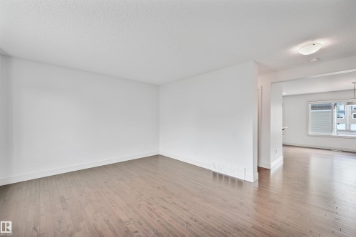 35 2922 Maple Way, Edmonton, AB - Indoor Photo Showing Other Room