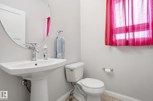 1220 Secord Landing Landing, Edmonton, AB - Indoor Photo Showing Bathroom