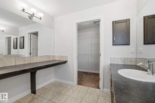 1220 Secord Landing Landing, Edmonton, AB - Indoor Photo Showing Bathroom